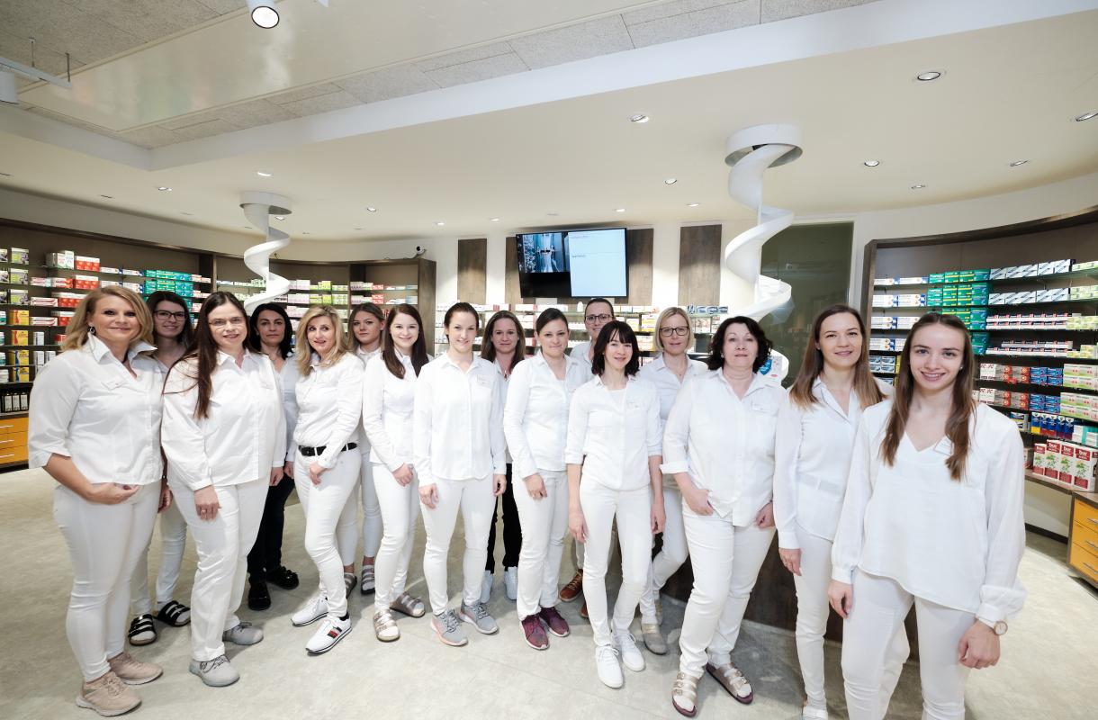 team-sante-activia-apotheke-by-wolfganglehner_xt20618